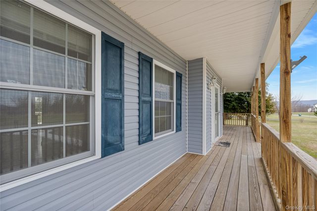 9 Ralph Brach Drive, Wallkill, NY 12589