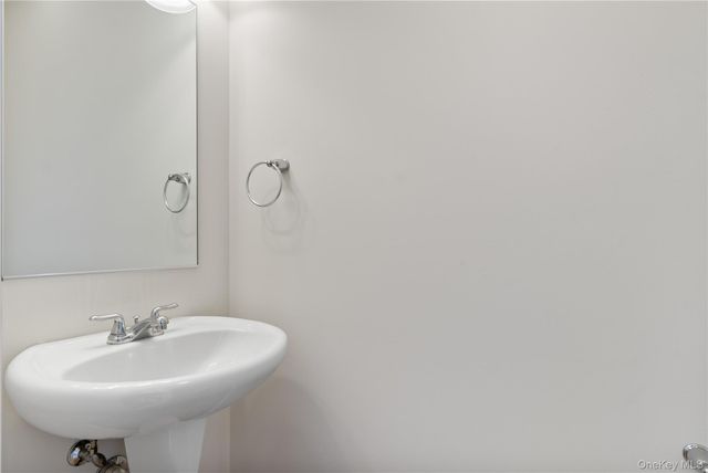 9 Ralph Brach Drive, Wallkill, NY 12589