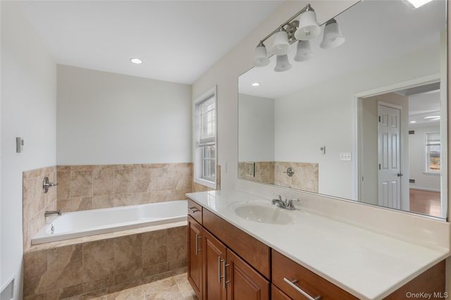 9 Ralph Brach Drive, Wallkill, NY 12589