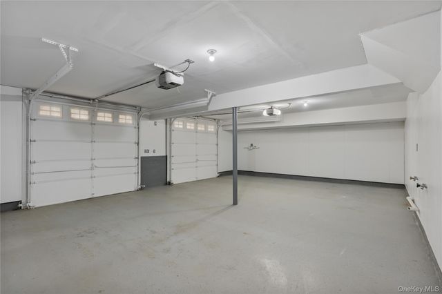 9 Ralph Brach Drive, Wallkill, NY 12589