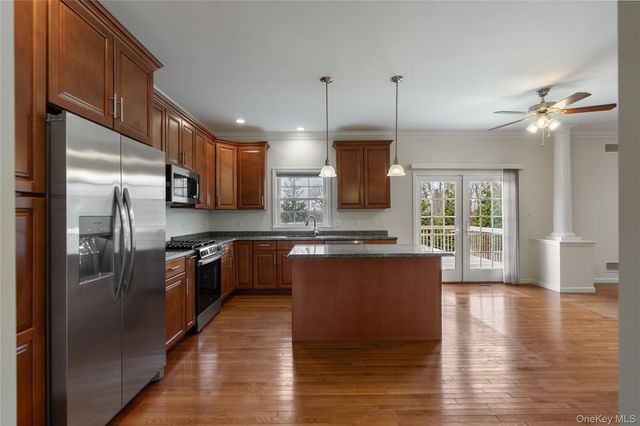 9 Ralph Brach Drive, Wallkill, NY 12589