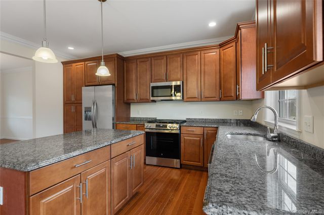 9 Ralph Brach Drive, Wallkill, NY 12589