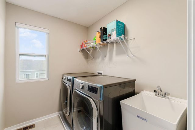 1159 Speedliner Drive, Plain City, OH 43064