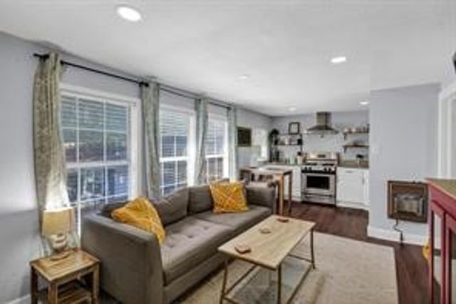 201 S Jones Street, Granbury, TX 76048
