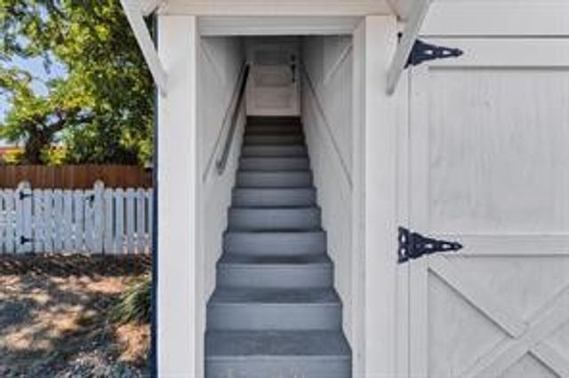 201 S Jones Street, Granbury, TX 76048