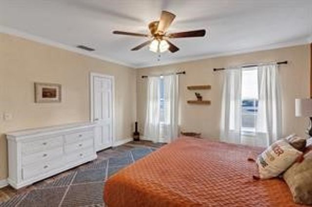 201 S Jones Street, Granbury, TX 76048
