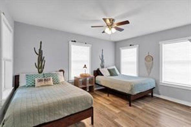 201 S Jones Street, Granbury, TX 76048