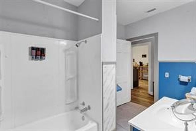 201 S Jones Street, Granbury, TX 76048