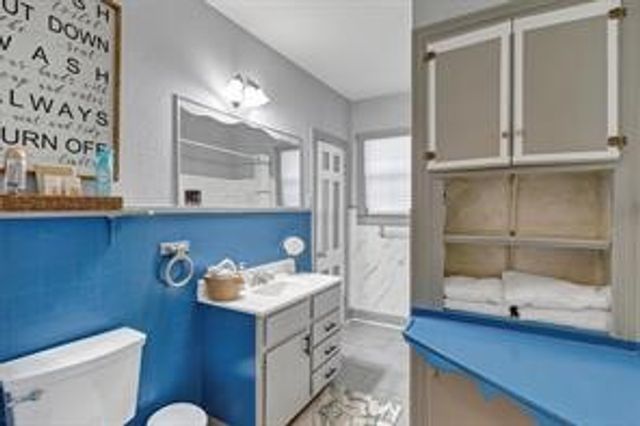 201 S Jones Street, Granbury, TX 76048
