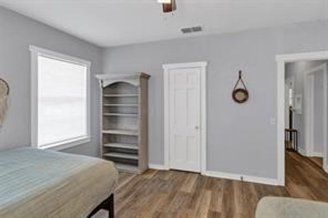 201 S Jones Street, Granbury, TX 76048