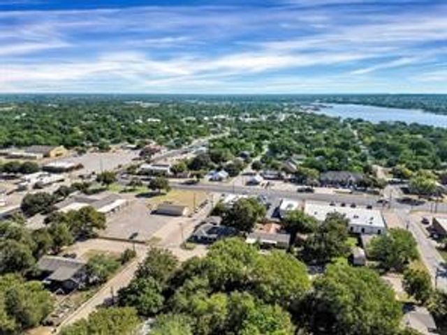 201 S Jones Street, Granbury, TX 76048