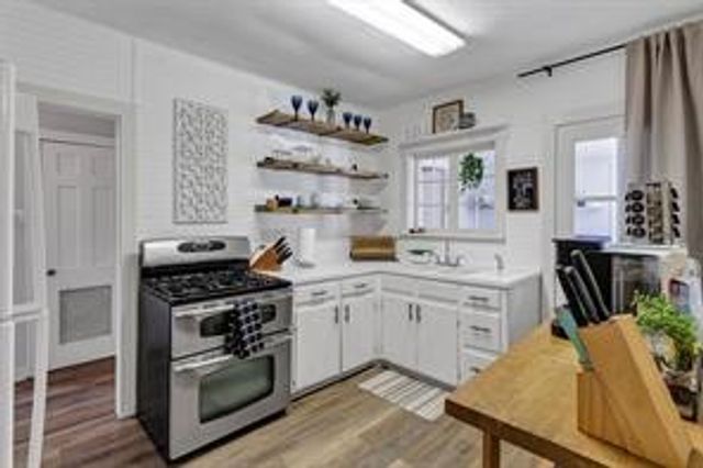 201 S Jones Street, Granbury, TX 76048