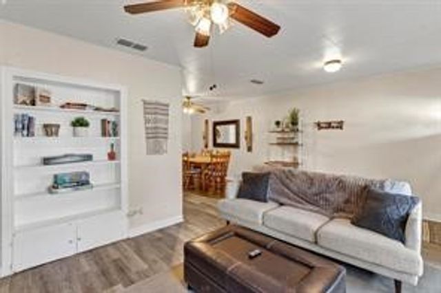 201 S Jones Street, Granbury, TX 76048