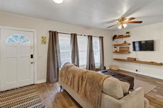 201 S Jones Street, Granbury, TX 76048