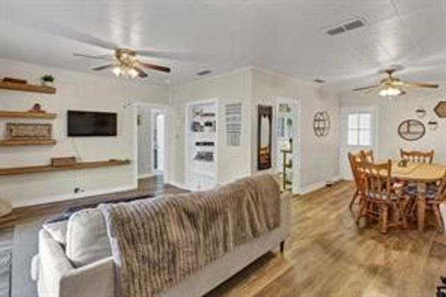 201 S Jones Street, Granbury, TX 76048