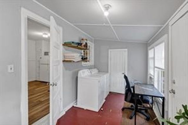 201 S Jones Street, Granbury, TX 76048