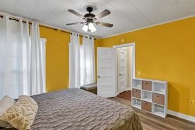 201 S Jones Street, Granbury, TX 76048