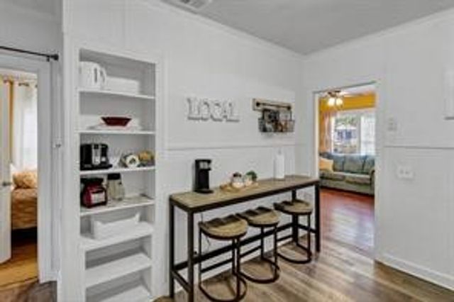 201 S Jones Street, Granbury, TX 76048