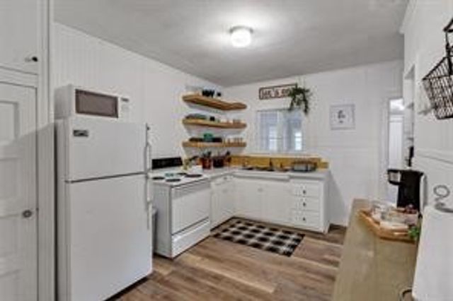 201 S Jones Street, Granbury, TX 76048
