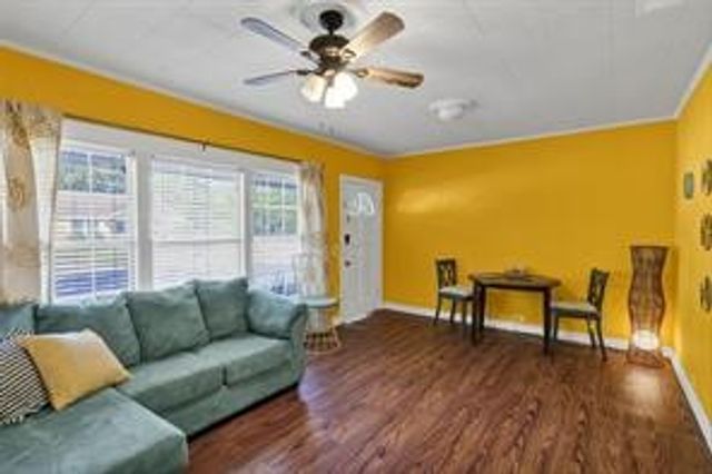 201 S Jones Street, Granbury, TX 76048