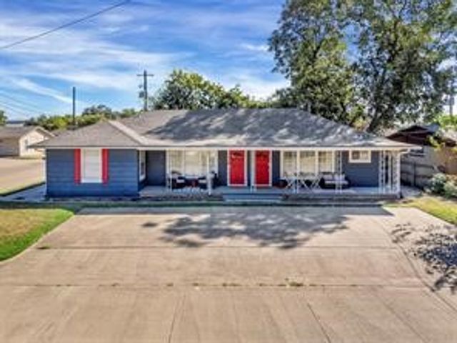 201 S Jones Street, Granbury, TX 76048