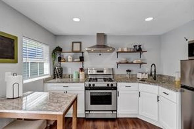 201 S Jones Street, Granbury, TX 76048