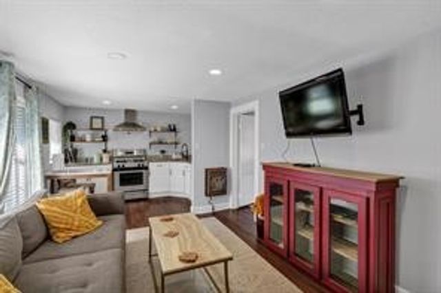 201 S Jones Street, Granbury, TX 76048