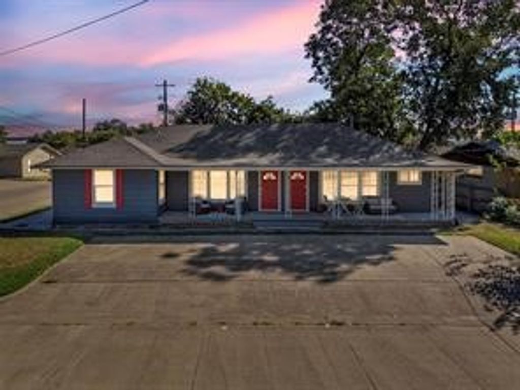 201 S Jones Street, Granbury, TX 76048