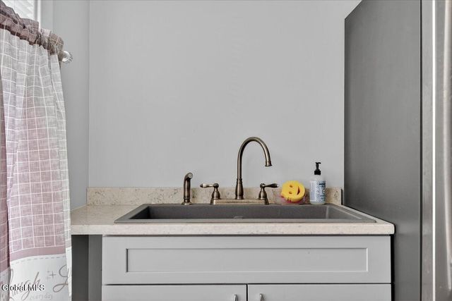 99 James Street, Green Island, NY 12183