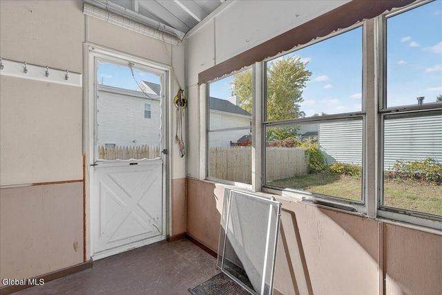 99 James Street, Green Island, NY 12183