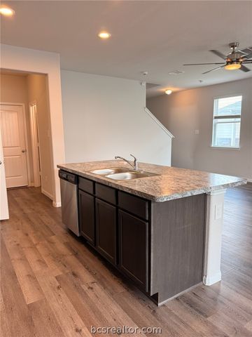 982 Rice Drive, Bryan, TX 77803