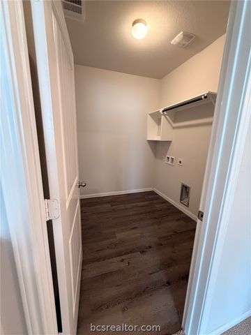 982 Rice Drive, Bryan, TX 77803