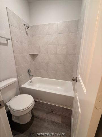 982 Rice Drive, Bryan, TX 77803