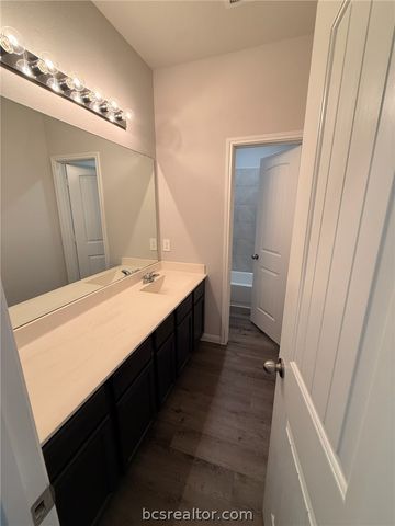 982 Rice Drive, Bryan, TX 77803