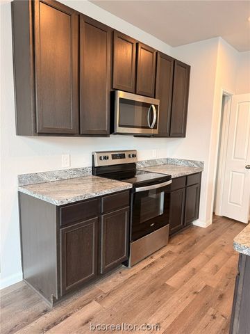 982 Rice Drive, Bryan, TX 77803