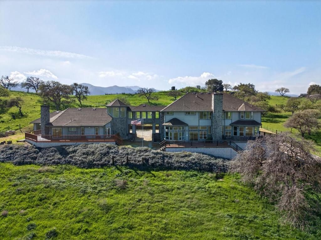 Image 11 of property listing at 1500 Old Airline Highway, Paicines, CA 95043