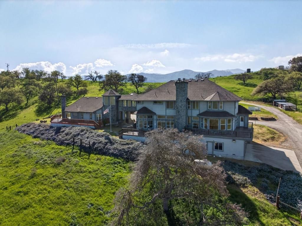Image 12 of property listing at 1500 Old Airline Highway, Paicines, CA 95043
