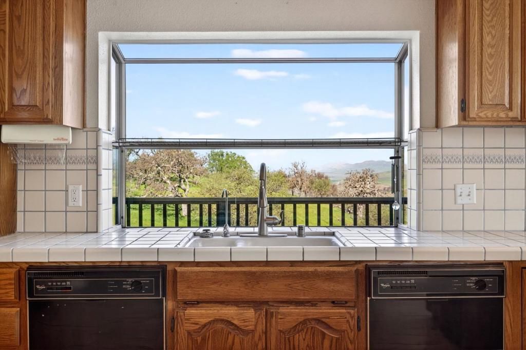 Image 18 of property listing at 1500 Old Airline Highway, Paicines, CA 95043