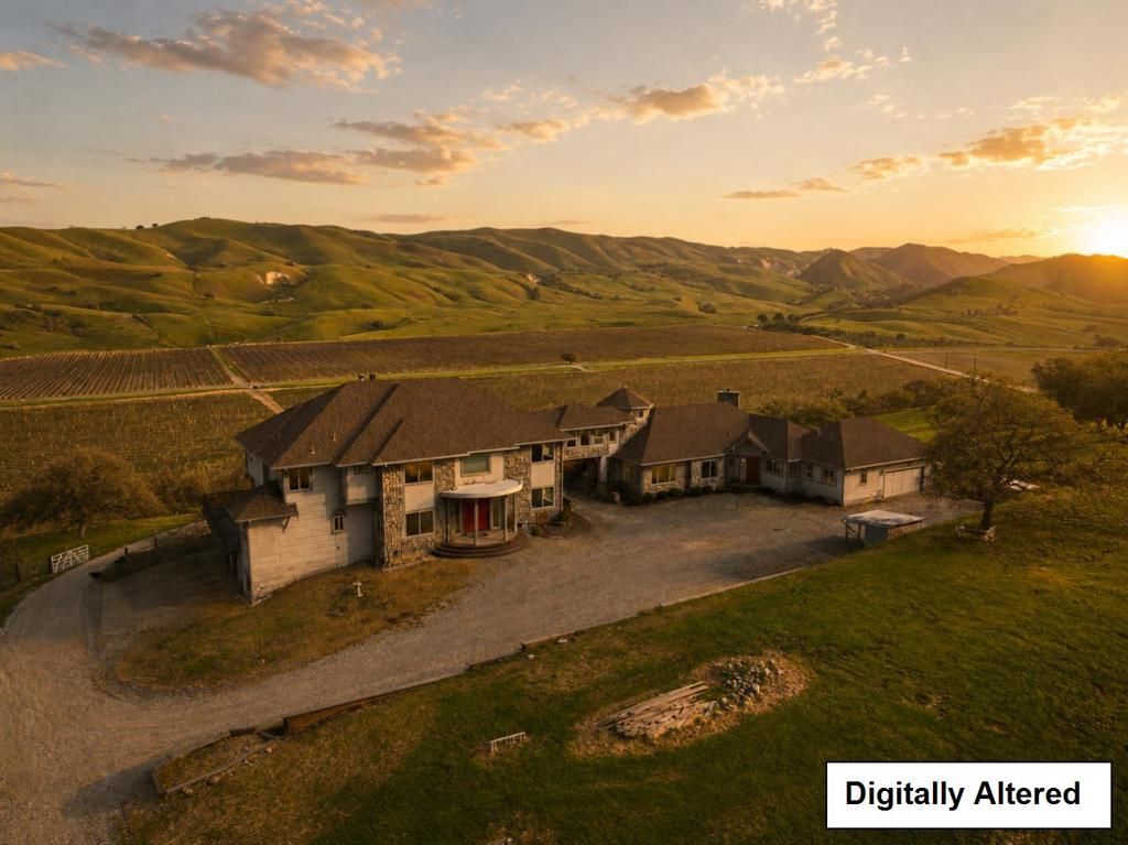 Image 2 of property listing at 1500 Old Airline Highway, Paicines, CA 95043