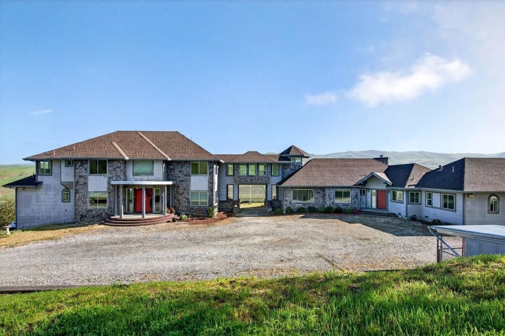 Image 3 of property listing at 1500 Old Airline Highway, Paicines, CA 95043