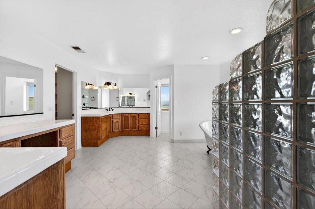 Image 39 of property listing at 1500 Old Airline Highway, Paicines, CA 95043