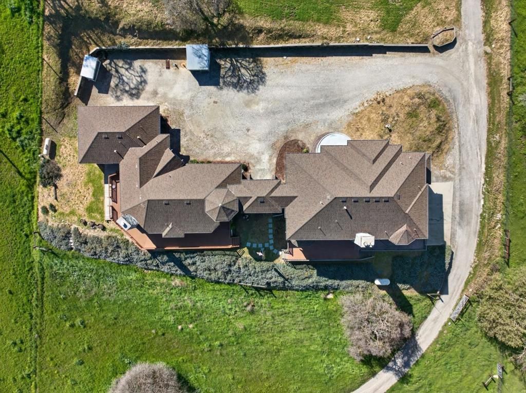 Image 4 of property listing at 1500 Old Airline Highway, Paicines, CA 95043