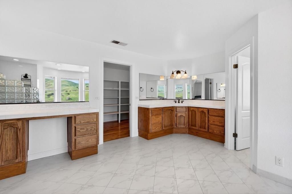 Image 42 of property listing at 1500 Old Airline Highway, Paicines, CA 95043