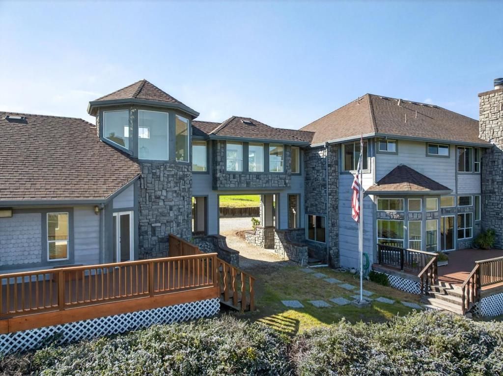 Image 5 of property listing at 1500 Old Airline Highway, Paicines, CA 95043