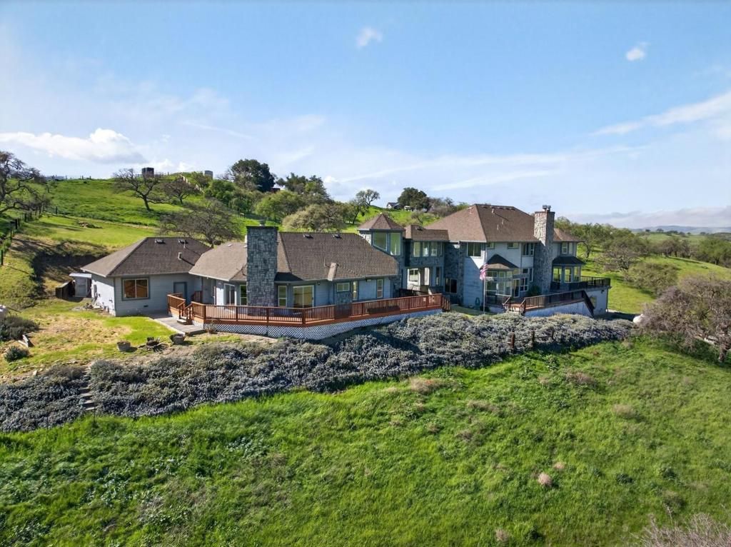 Image 9 of property listing at 1500 Old Airline Highway, Paicines, CA 95043