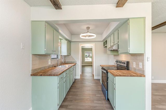 1004 Ranchoak Court, Yukon, OK 73099