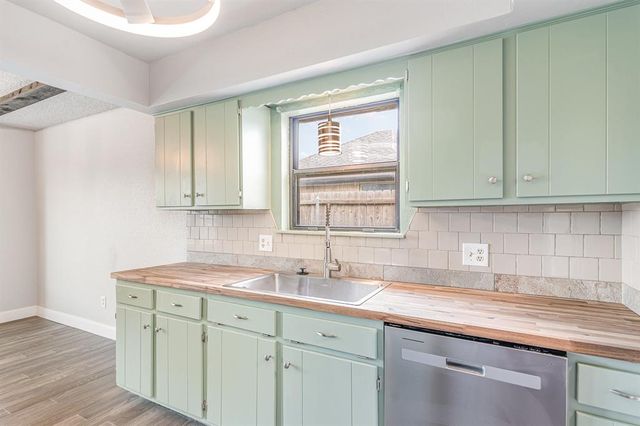 1004 Ranchoak Court, Yukon, OK 73099