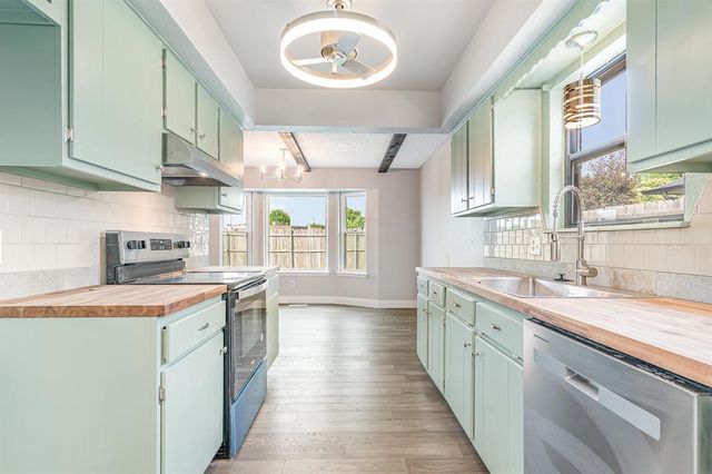 1004 Ranchoak Court, Yukon, OK 73099