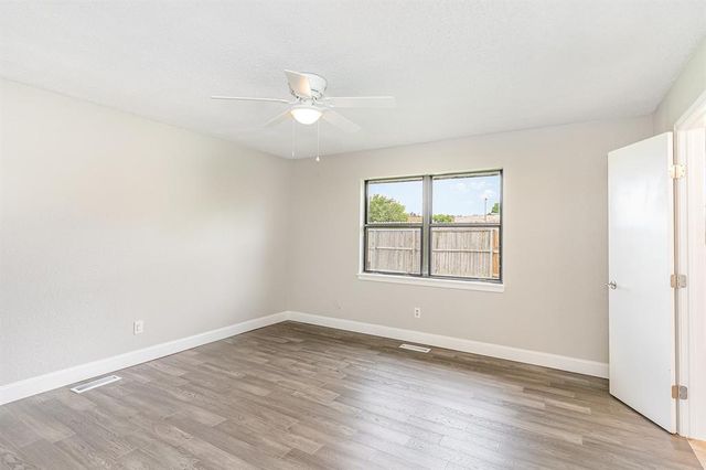 1004 Ranchoak Court, Yukon, OK 73099