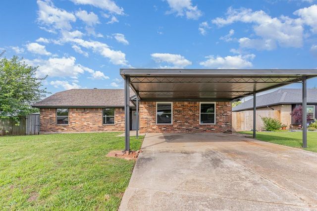 1004 Ranchoak Court, Yukon, OK 73099
